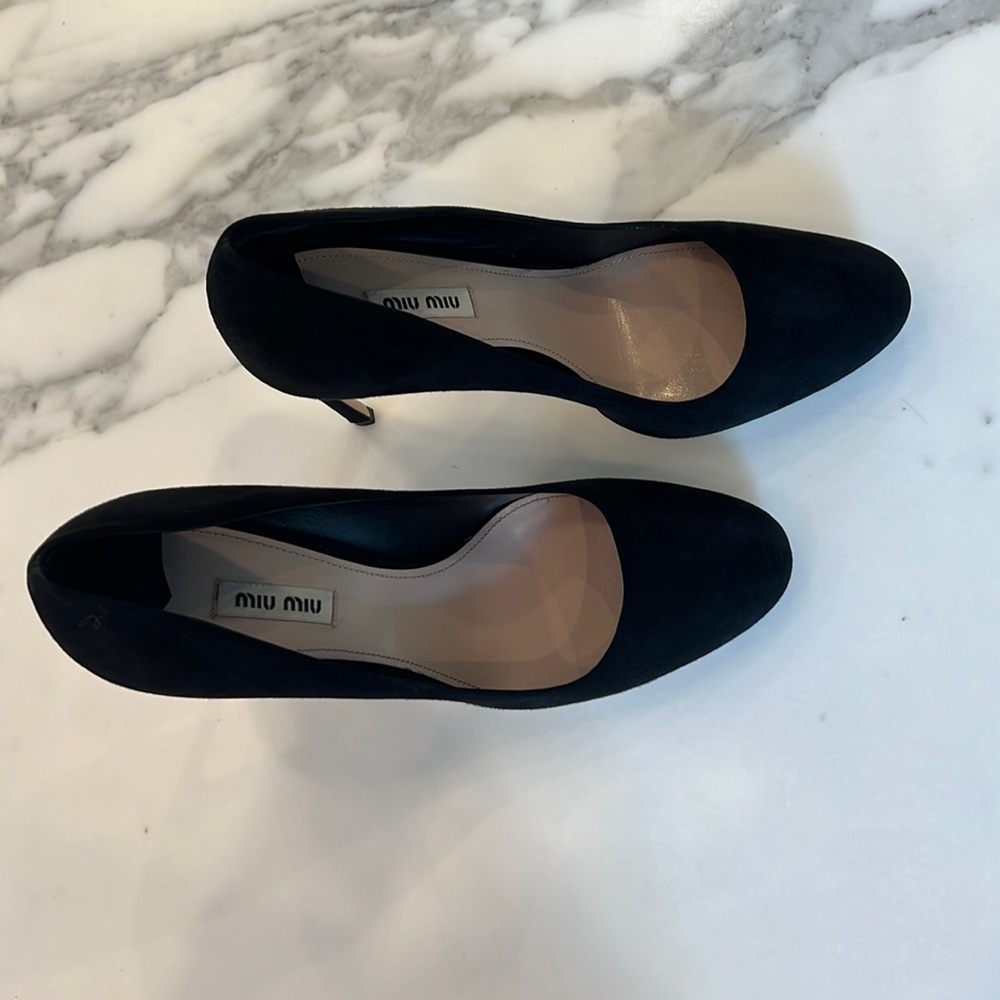 Miu Miu Black Suede Pumps Round Toe Size 41 Good Pre-Owned Condition 4.25” heel